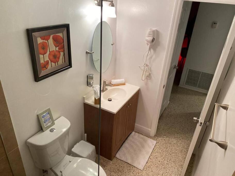 Stayover In Miami Home 2Br - 1Bth - Free Parking 외부 사진