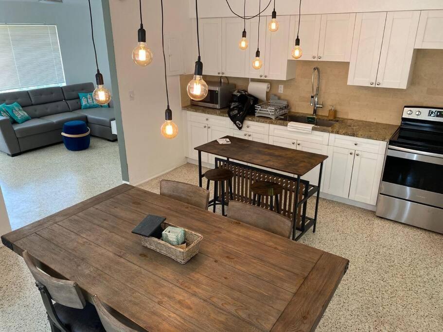 Stayover In Miami Home 2Br - 1Bth - Free Parking 외부 사진