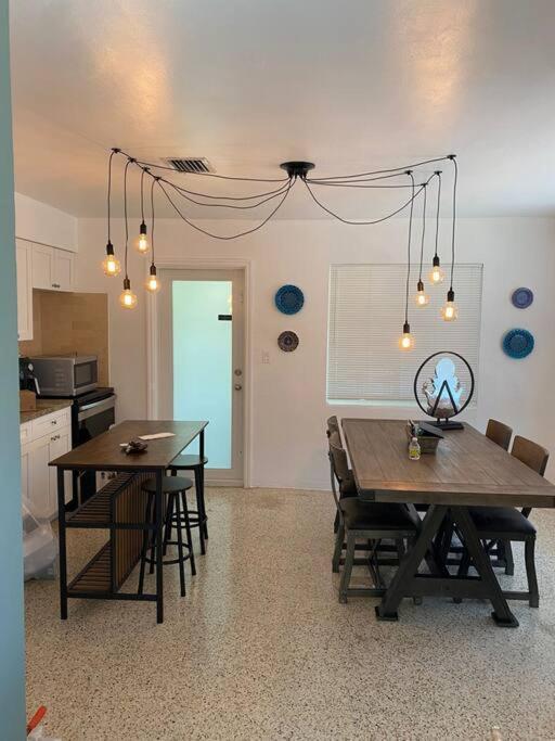 Stayover In Miami Home 2Br - 1Bth - Free Parking 외부 사진